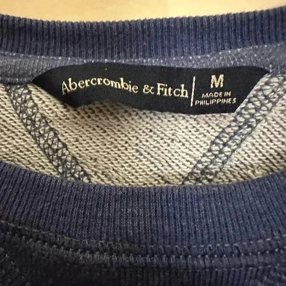 Abercrombie & Fitch Cropped Blue Sweatshirt - Picture 3 of 6